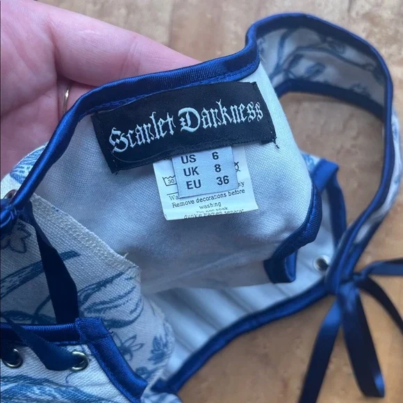 Scarlett darkness floral corset top blue and white size small - Picture 3 of 3